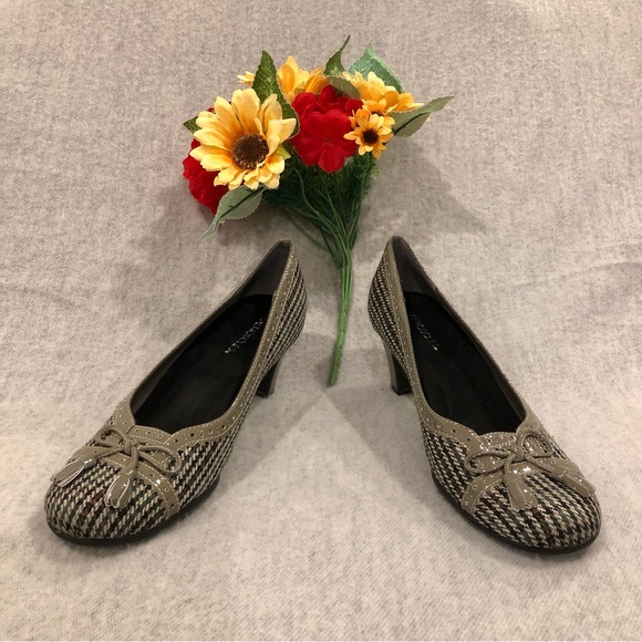 NWOT - Plaid Houndstooth Tweed Heeled Pumps with Gray Patent Trim & Tassel - Picture 11 of 16
